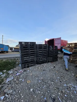 Plastic Pallets-Durable Design for Easy Handling.9,2