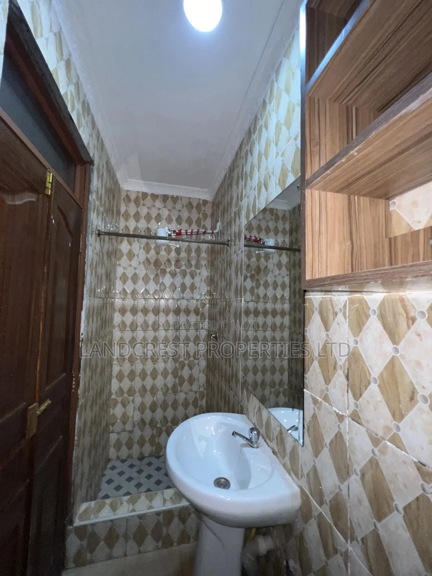 2bdrm Apartment in Ngoingwa Estate for rent