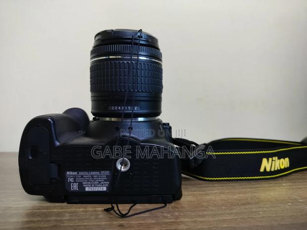 Nikon D5300 DSLR - main view