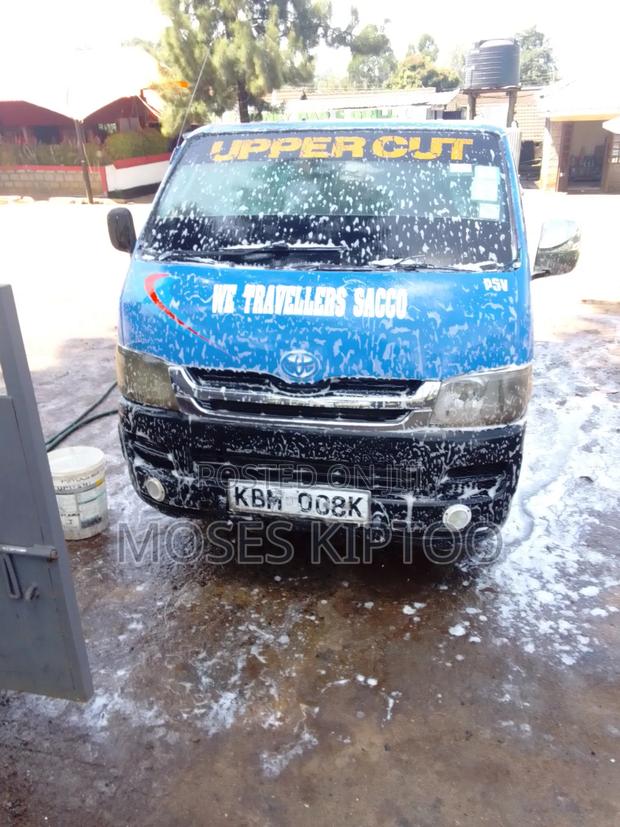 Toyota HiAce 2010 Silver