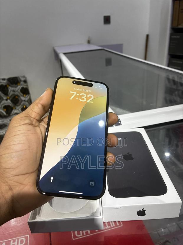 Apple iPhone 16 128 GB Black - main view