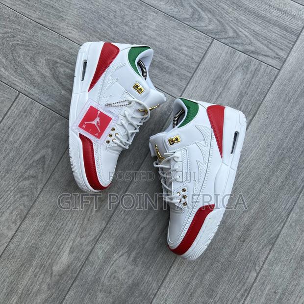 Nike Air Jordan 3 Retro "El Vuelo" Sneakers.