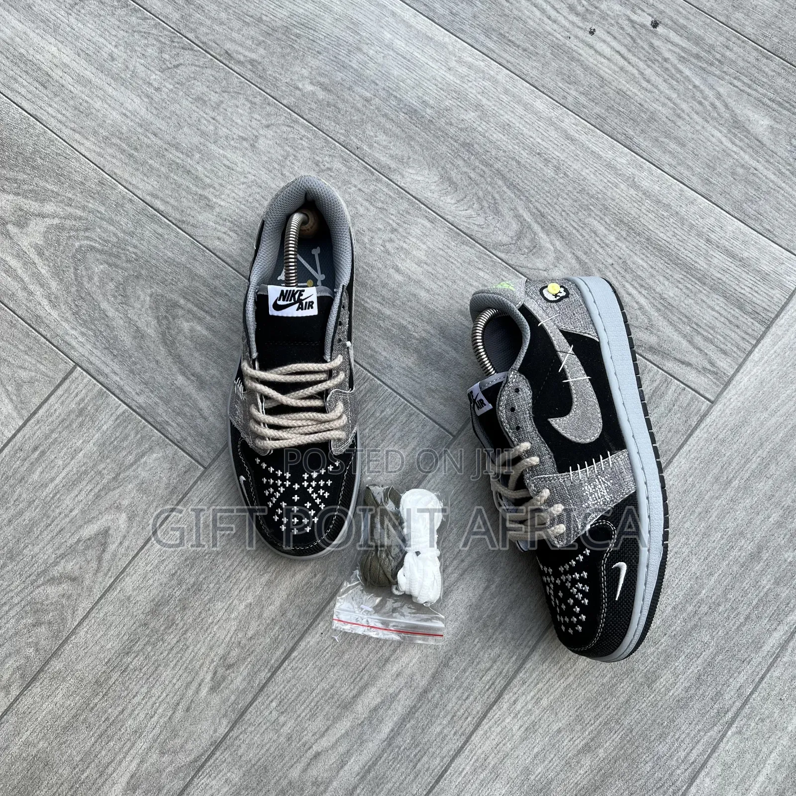Nike Air Jordan 1 Low Og "Voodoo" Sneaker.