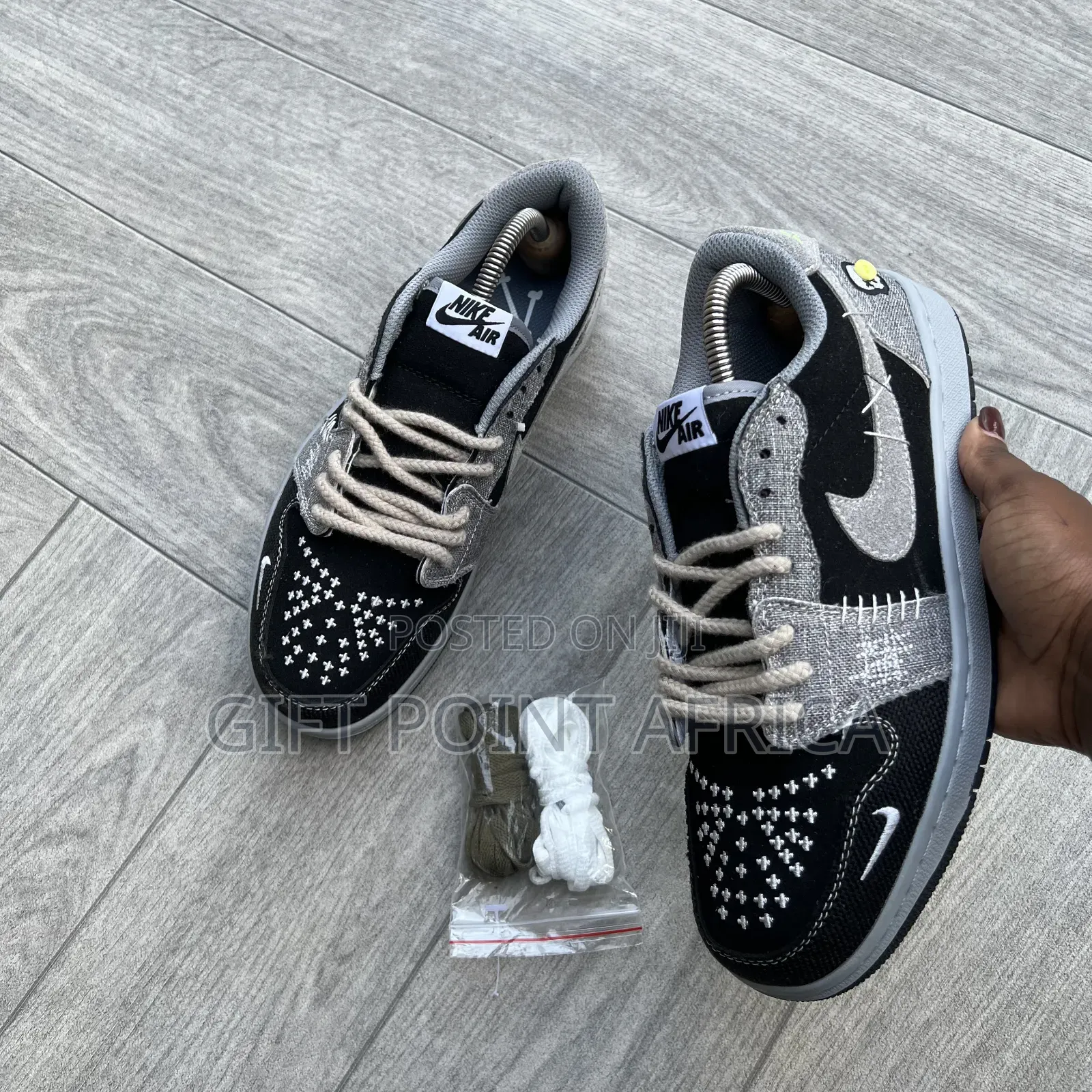 Nike Air Jordan 1 Low Og "Voodoo" Sneaker.