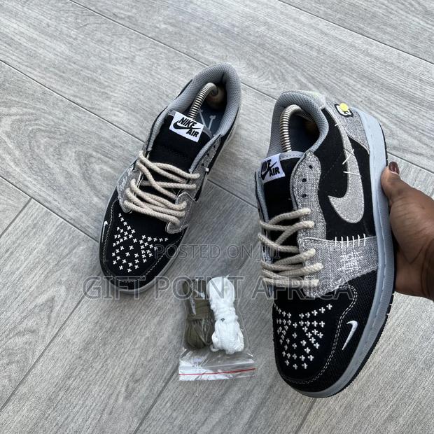 Nike Air Jordan 1 Low Og "Voodoo" Sneaker.