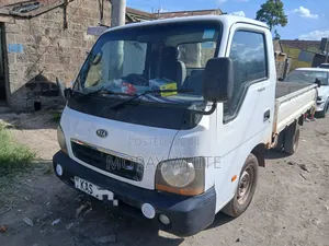 Kia K3000 2004 White