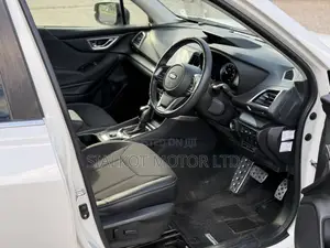 Subaru Forester Premium AWD 2019 White