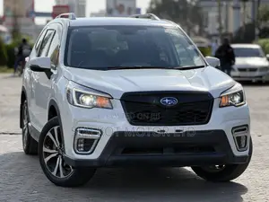 Subaru Forester Premium AWD 2019 White
