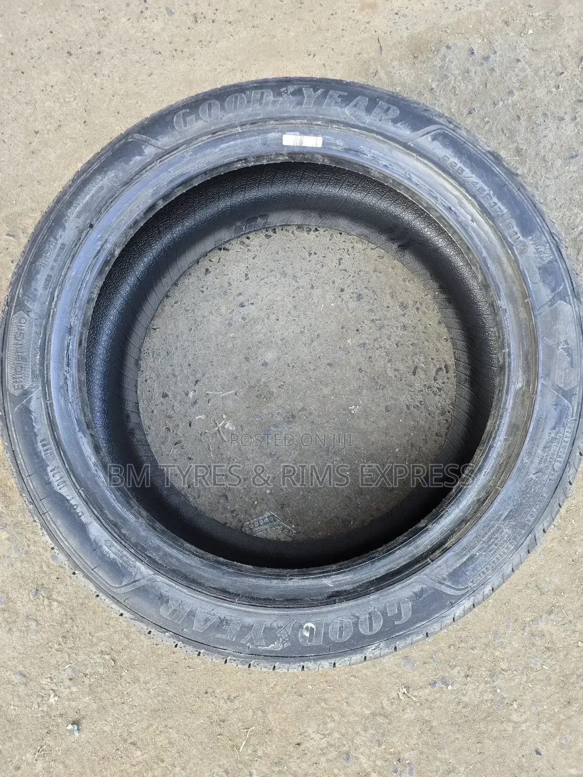 225 /45 R17 Goodyear Tyres (France)