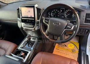 Toyota Land Cruiser 2018 White