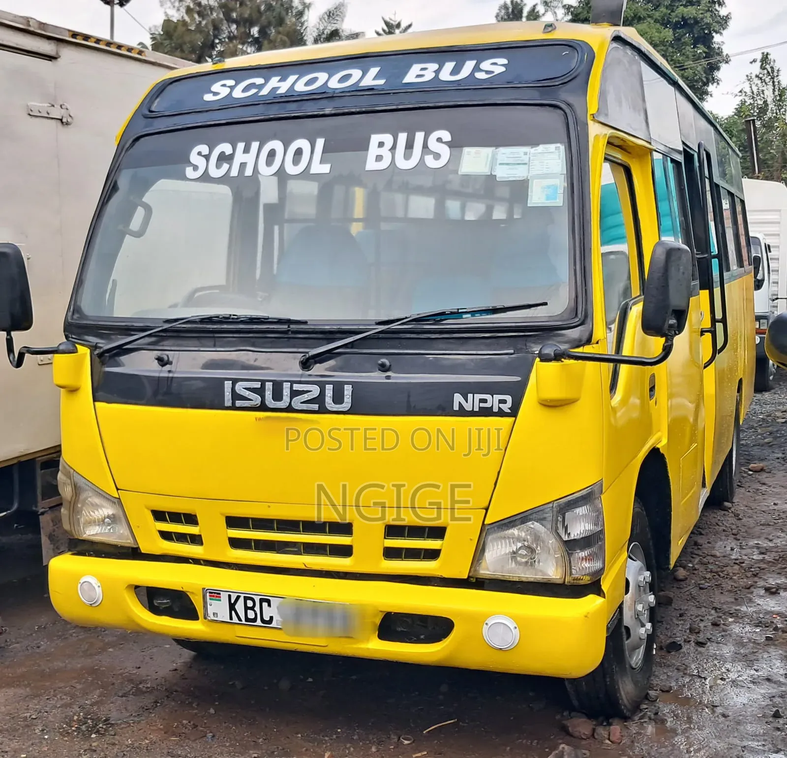 Isuzu Executive Bus 2009 Yellow