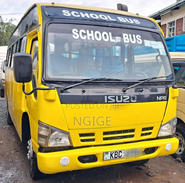 Isuzu Executive Bus 2009 Yellow - thumbnail 3