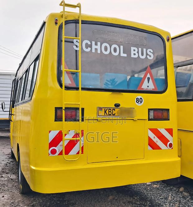 Isuzu Executive Bus 2009 Yellow - thumbnail 4