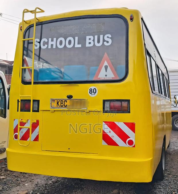 Isuzu Executive Bus 2009 Yellow - thumbnail 5