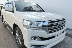 Toyota Land Cruiser 2018 White