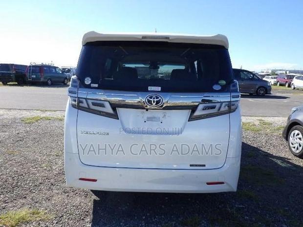 Toyota Vellfire 2019 White - thumbnail 2