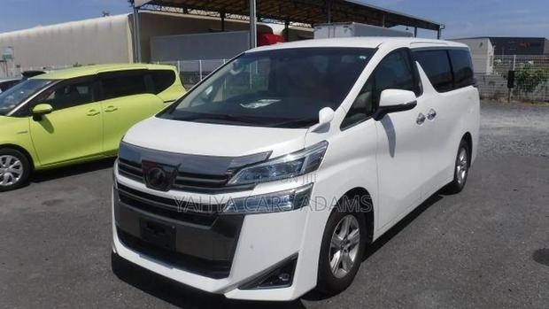 Toyota Vellfire 2018 White - thumbnail 2