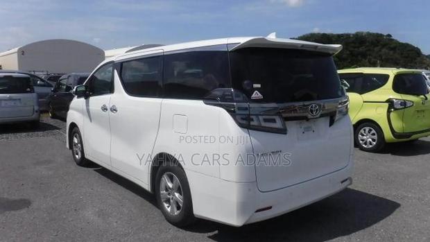 Toyota Vellfire 2018 White - thumbnail 3