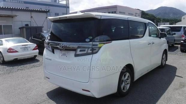 Toyota Vellfire 2018 White - thumbnail 5