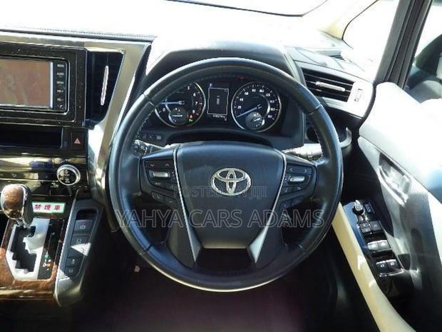 Toyota Vellfire 2019 White - thumbnail 8