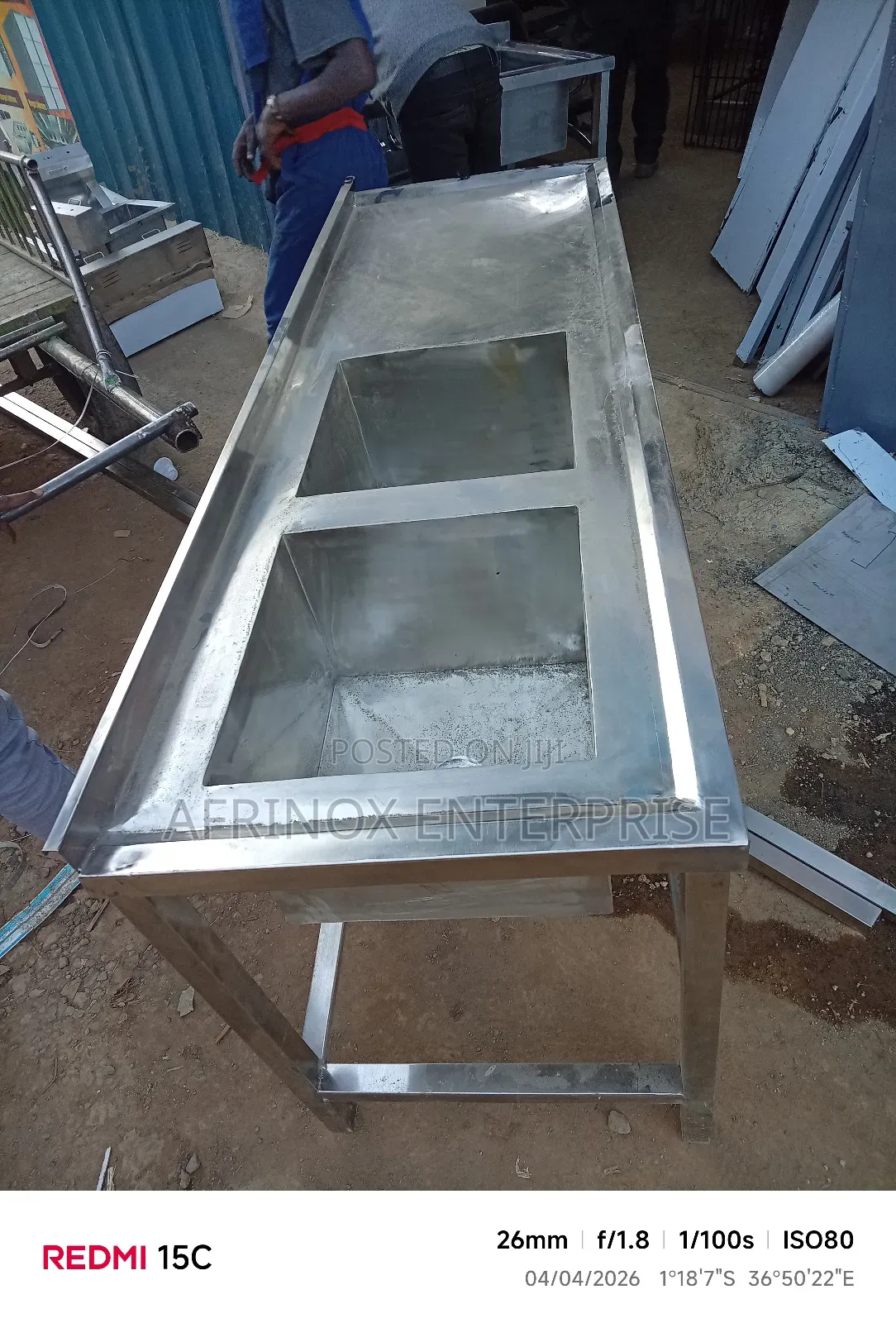 Stainless Double Bowl Sink, 5 by 2ft in Size, Bowl Size 40*40*30cm
