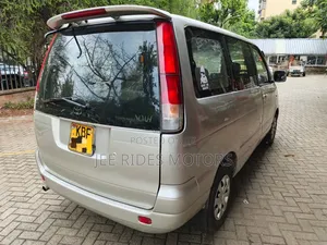 Toyota Noah 2.0 AWD (8 Seater) 2002 Silver
