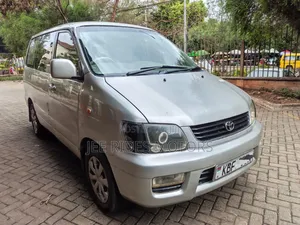 Toyota Noah 2.0 AWD (8 Seater) 2002 Silver