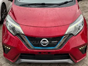 Nissan Note 1.2 Hybrid NISMO 2019 Red