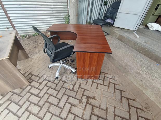 Modern Lshape Office Desk With Mesh Chair - main view