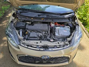 Toyota Sienta 1.5 Hybrid FWD (6-seater) 2018 Yellow