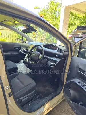 Toyota Sienta 1.5 Hybrid FWD (6-seater) 2018 Yellow