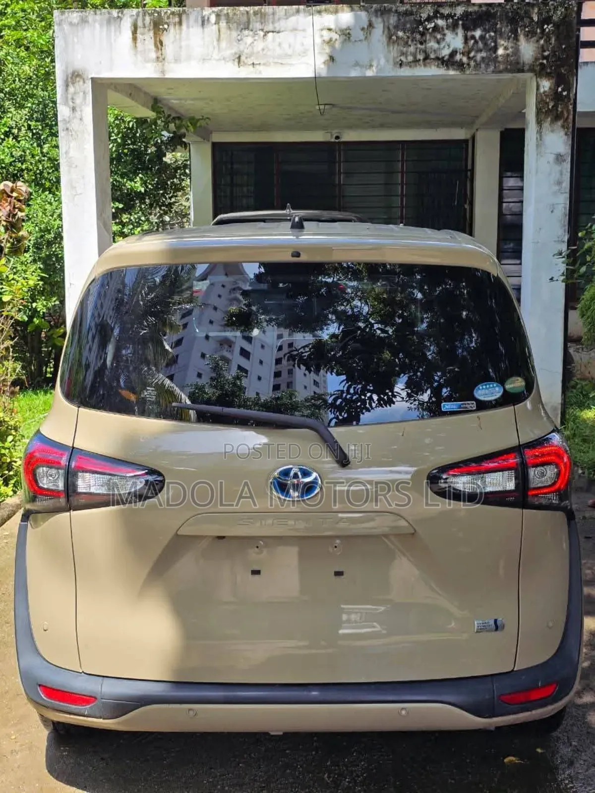 Toyota Sienta 1.5 Hybrid FWD (6-seater) 2018 Yellow