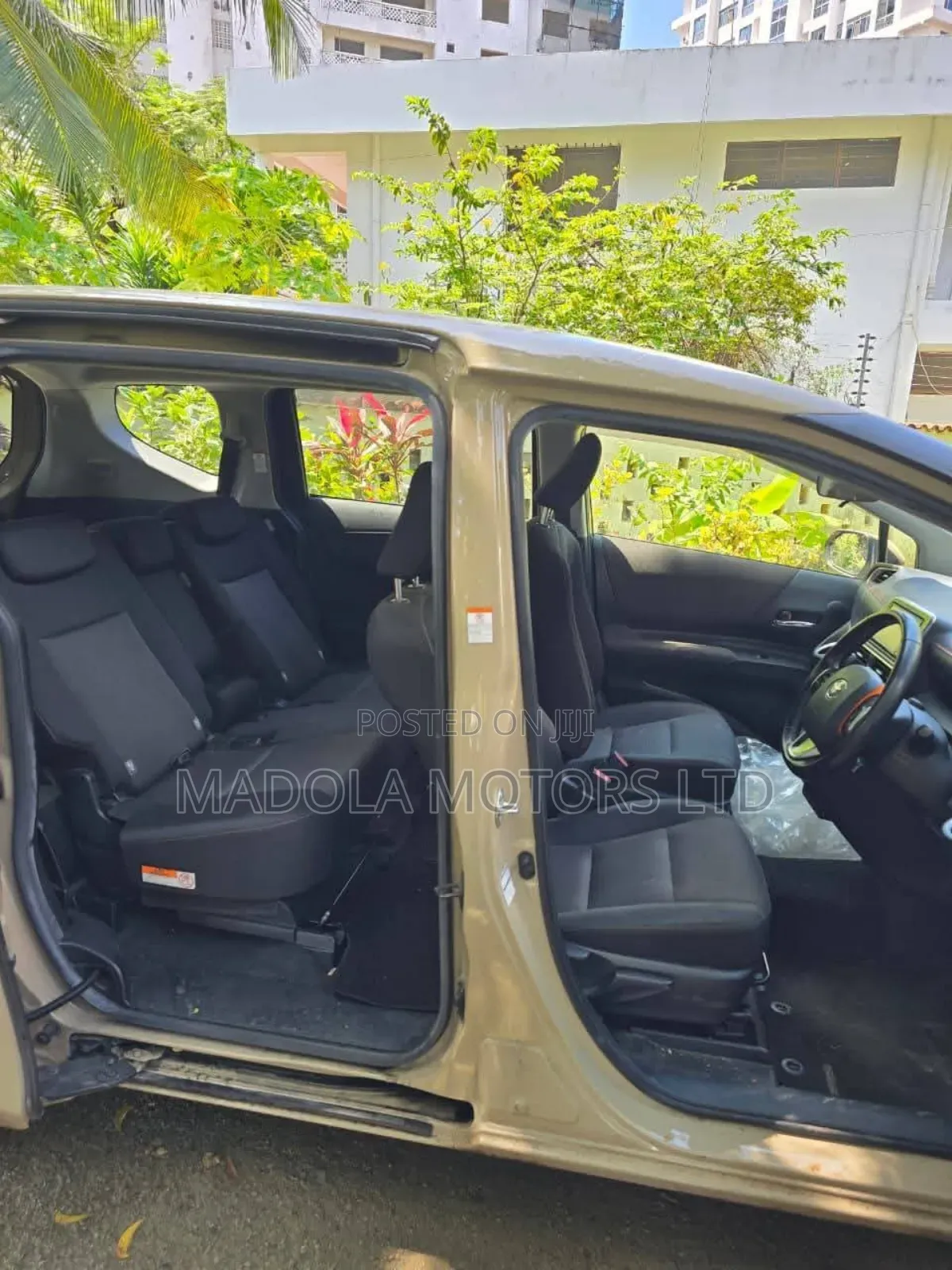 Toyota Sienta 1.5 Hybrid FWD (6-seater) 2018 Yellow