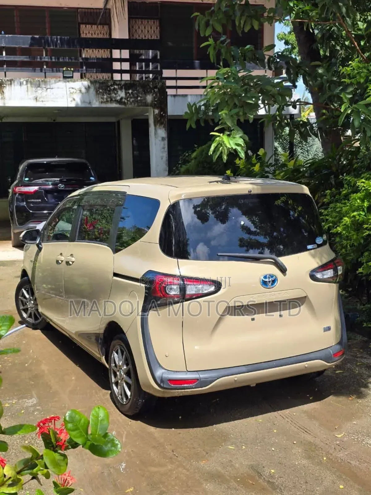 Toyota Sienta 1.5 Hybrid FWD (6-seater) 2018 Yellow