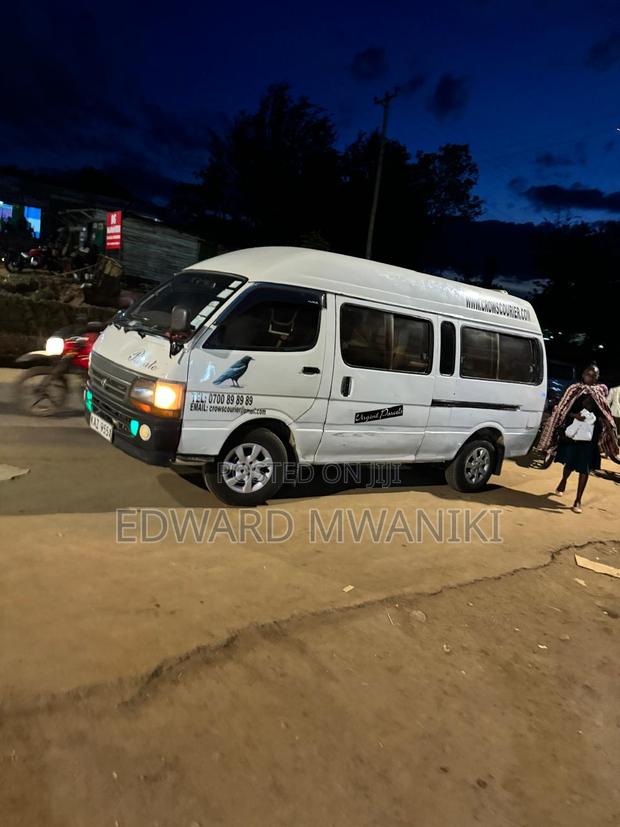 Toyota HiAce 2002 White - thumbnail 4