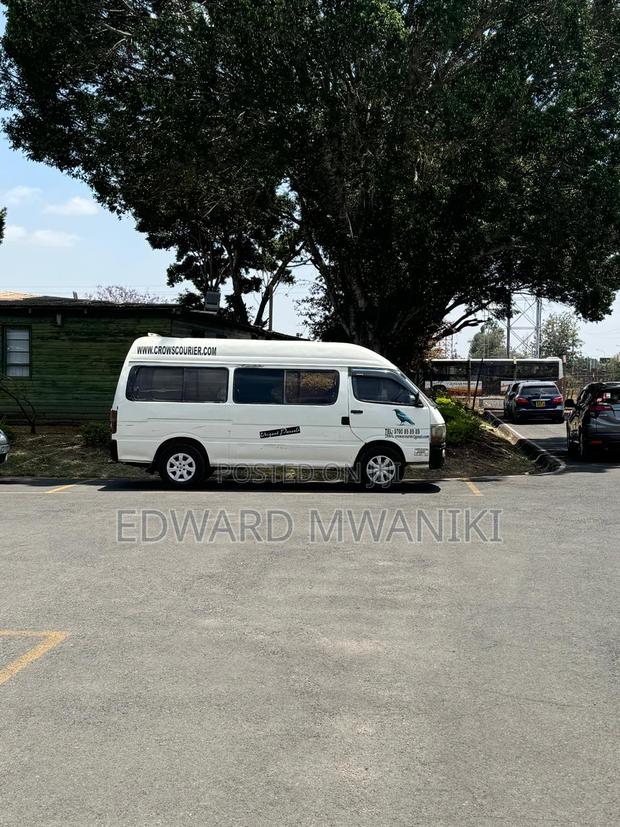 Toyota HiAce 2002 White - thumbnail 7