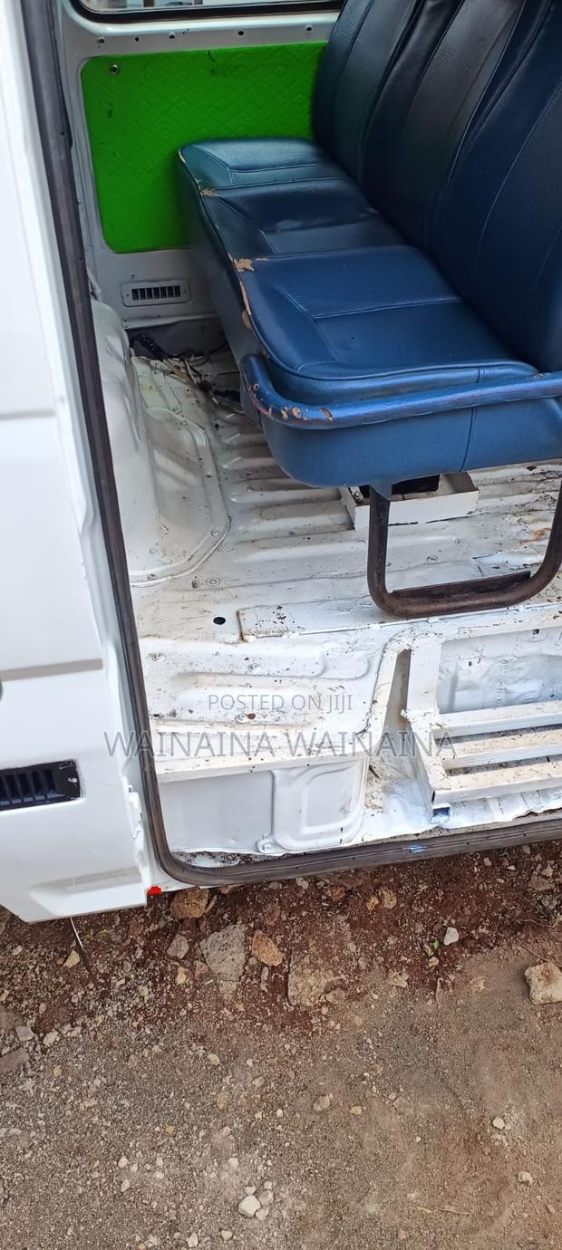 Nissan Caravan (Urvan) 2000 White - thumbnail 5