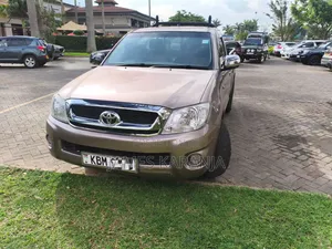Toyota Hilux 2010 Beige