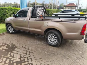 Toyota Hilux 2010 Beige