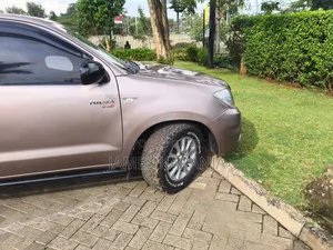 Toyota Hilux 2010 Beige