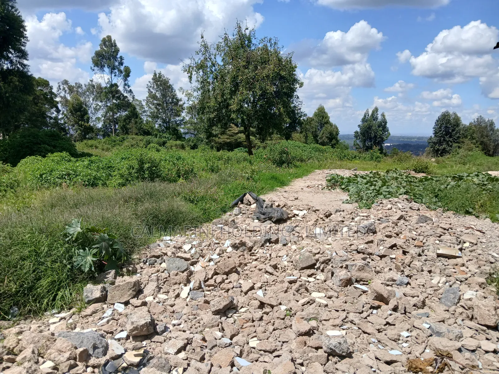 Distress! Prime Redsoil 1/4 Acre Plot in Upper Matasia, 1km Off Tarmac