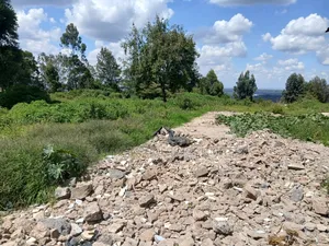 Distress! Prime Redsoil 1/4 Acre Plot in Upper Matasia, 1km Off Tarmac