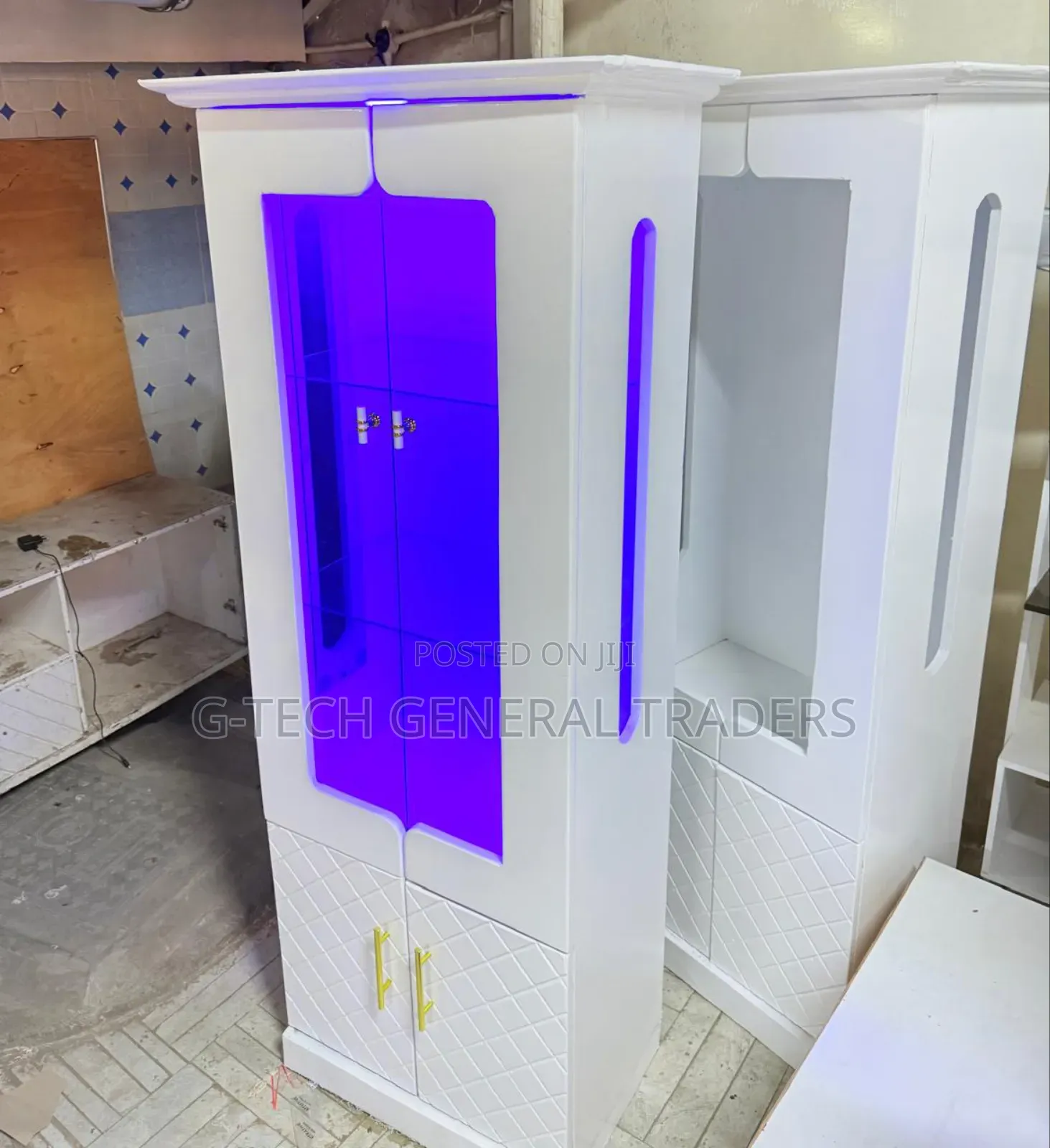 Luxurious Heavy Duty Spacious Decorated Kitchen Cabinet