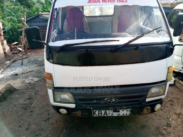 Toyota Dyna 2004 White