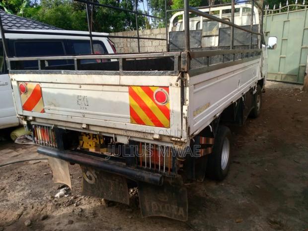 Toyota Dyna 2004 White - thumbnail 2