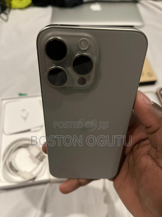 Apple iPhone 15 Pro Max 256 GB Gray - thumbnail 4