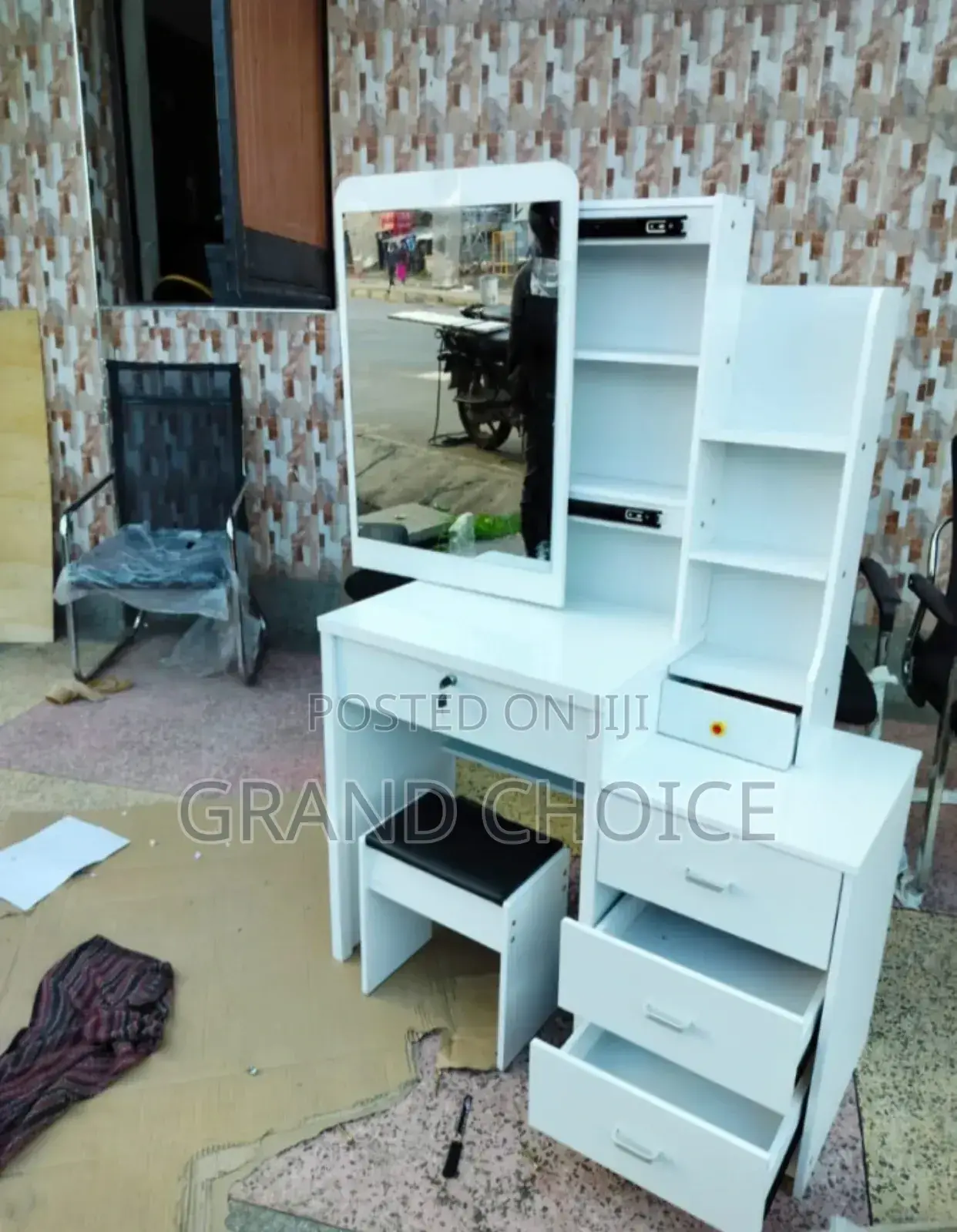 Imported MDF Dressing Desk