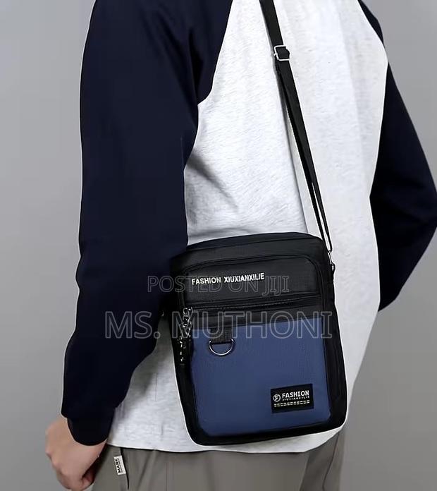 Unisex Lightweight Crossbody Messenger Bag*
