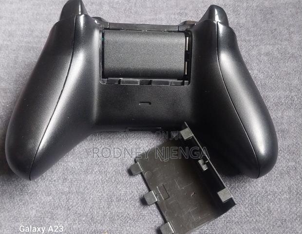 Xbox One With All Accessories - thumbnail 2