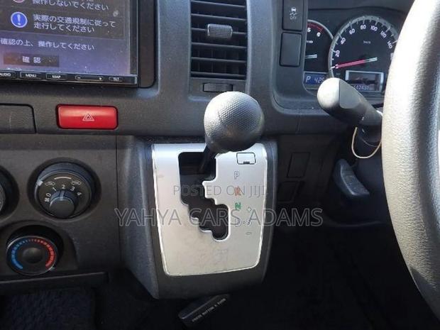 Toyota HiAce 2020 White - thumbnail 6